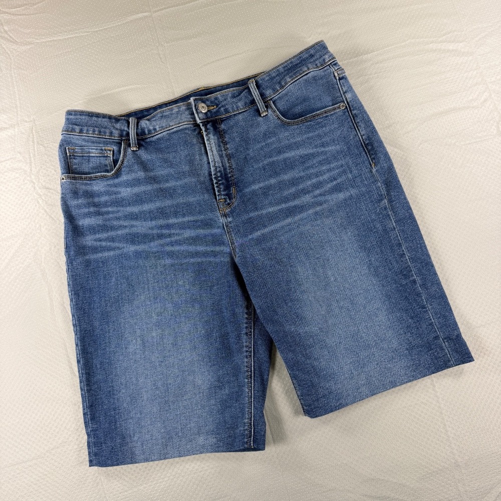 Old Navy Womens High Rise Bermuda Shorts Size 14 Medium Wash Stretch Denim Jean